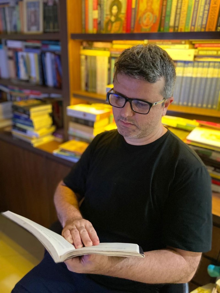 Prof. Roberto Varela